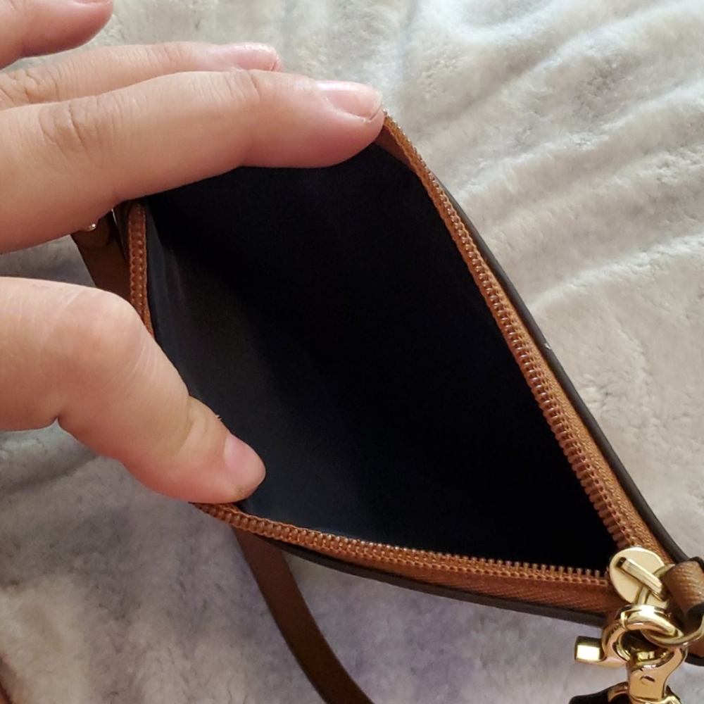 TOMMY HILFIGER WRISTLET - Picture 7 of 10